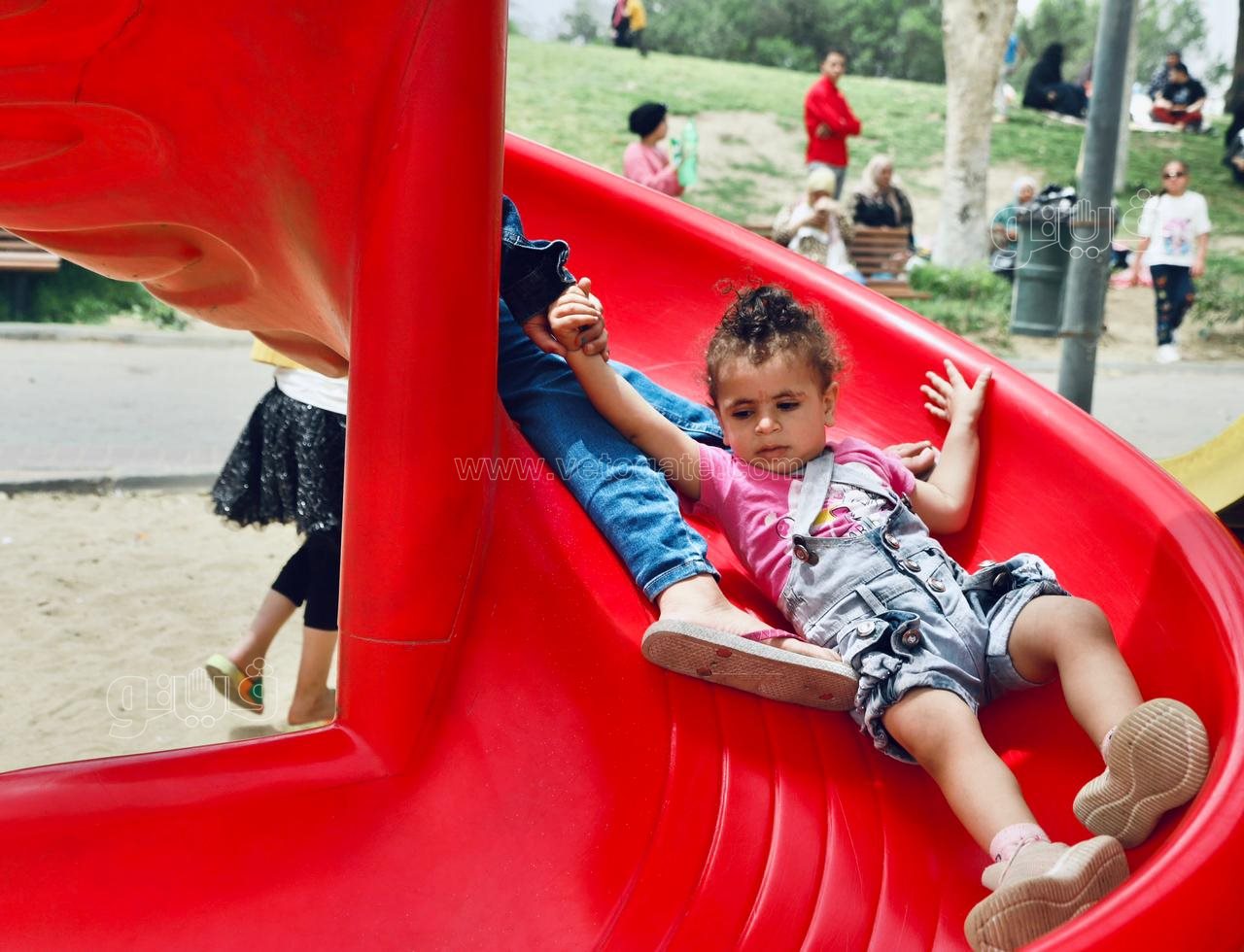 زوار حديقة الأزهر يستمتعون بملاهي الحديقة (29)