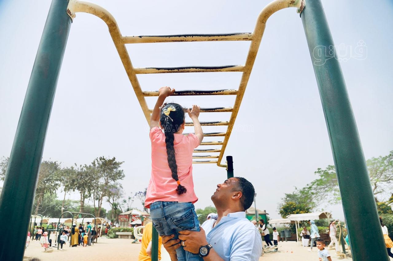 زوار حديقة الأزهر يستمتعون بملاهي الحديقة (31)