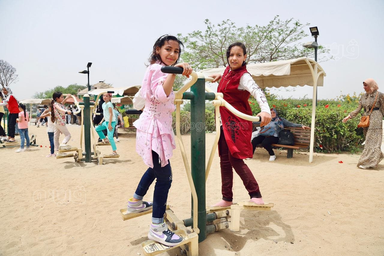 زوار حديقة الأزهر يستمتعون بملاهي الحديقة (32)