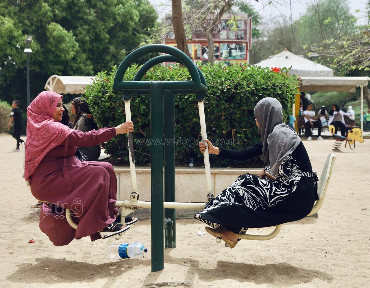 زوار حديقة الأزهر يستمتعون بملاهي الحديقة (36)