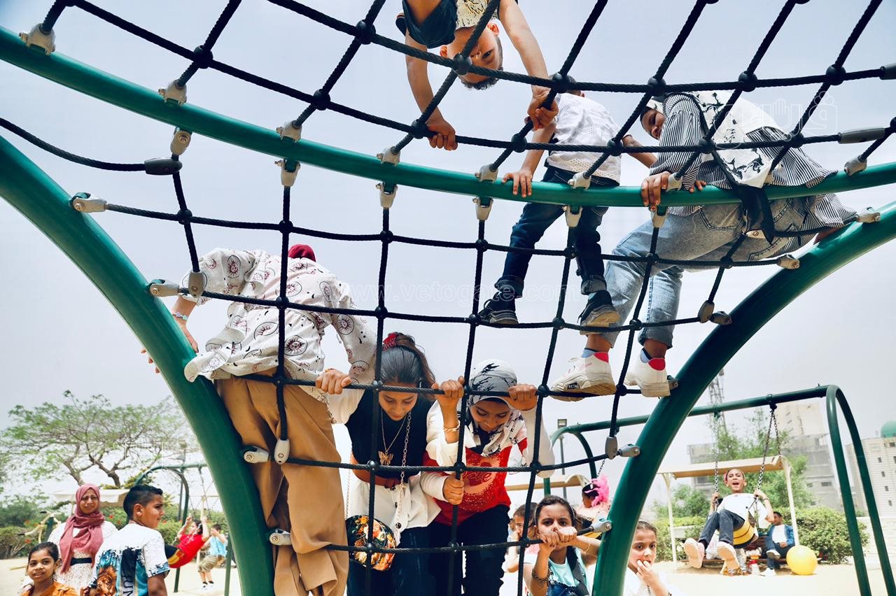 زوار حديقة الأزهر يستمتعون بملاهي الحديقة (37)