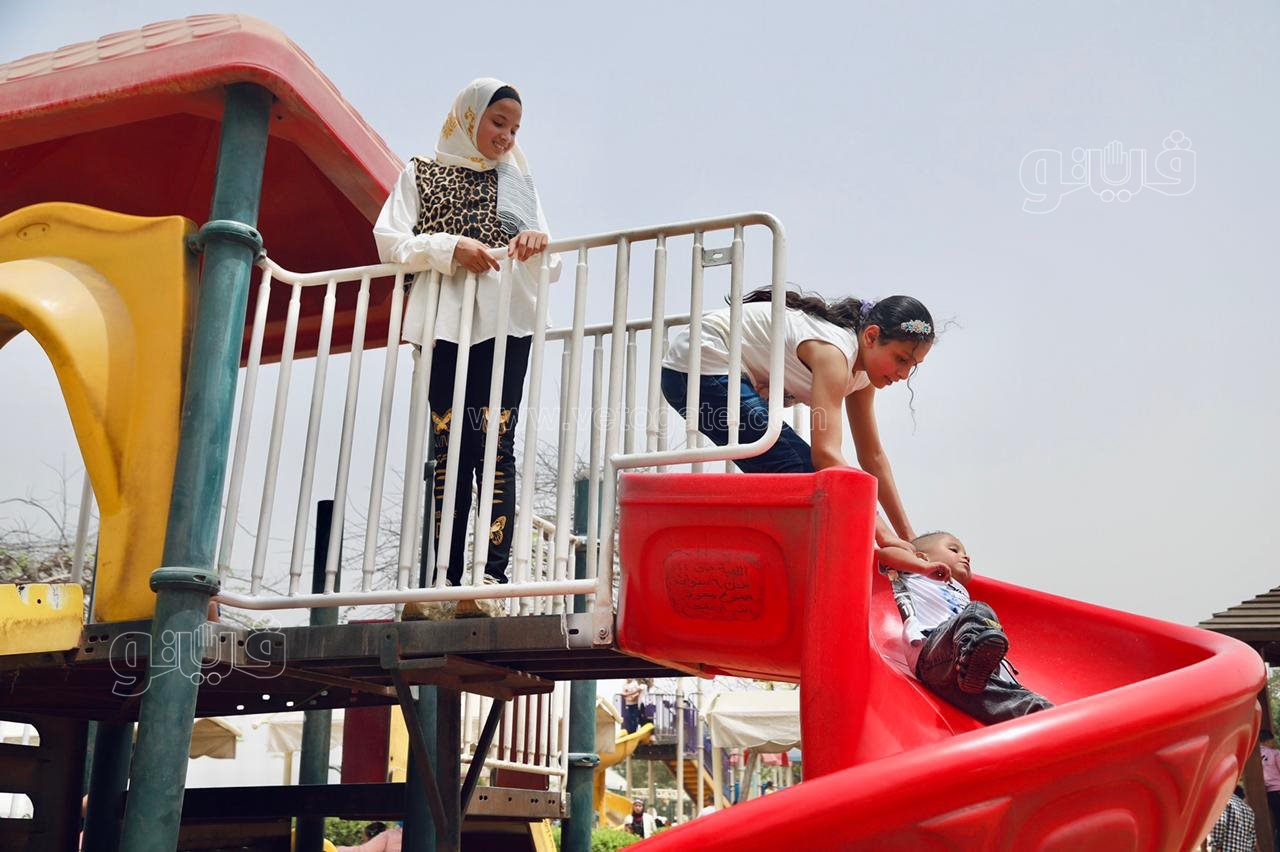 زوار حديقة الأزهر يستمتعون بملاهي الحديقة (40)
