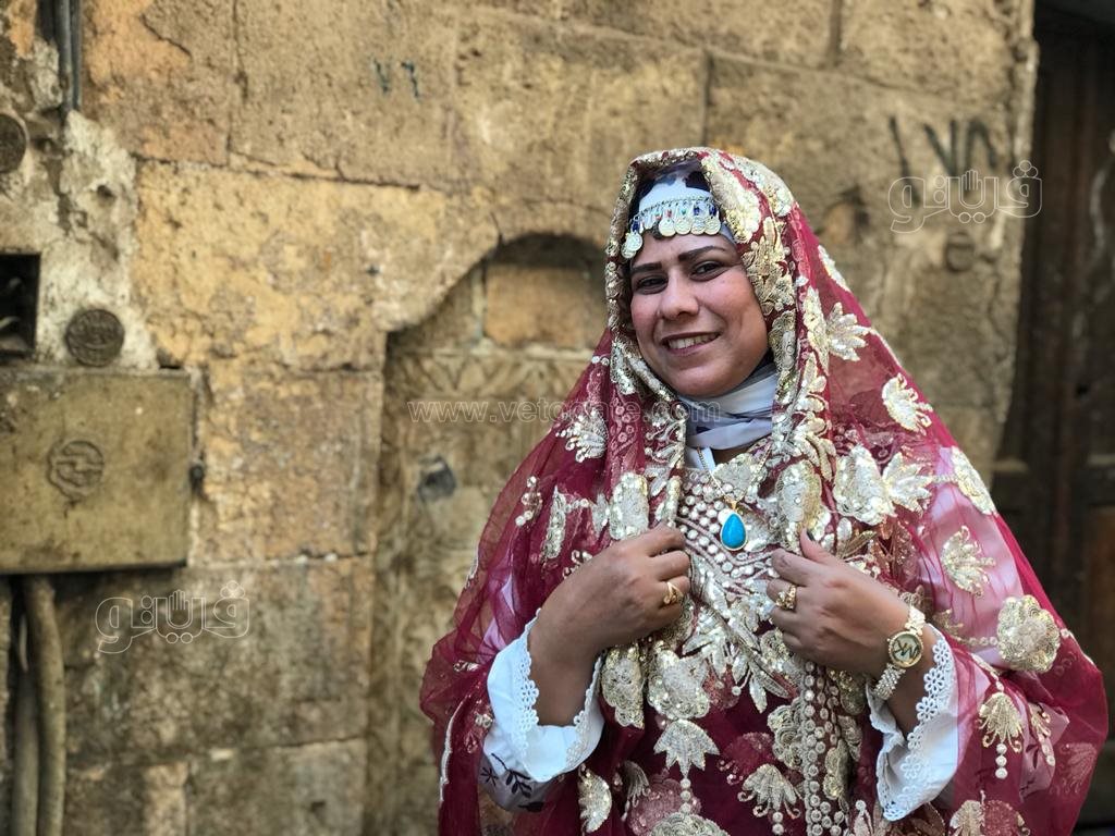 الأزياء الهندية تجذب زوار شارع المعز في ثالث أيام العيد (2)