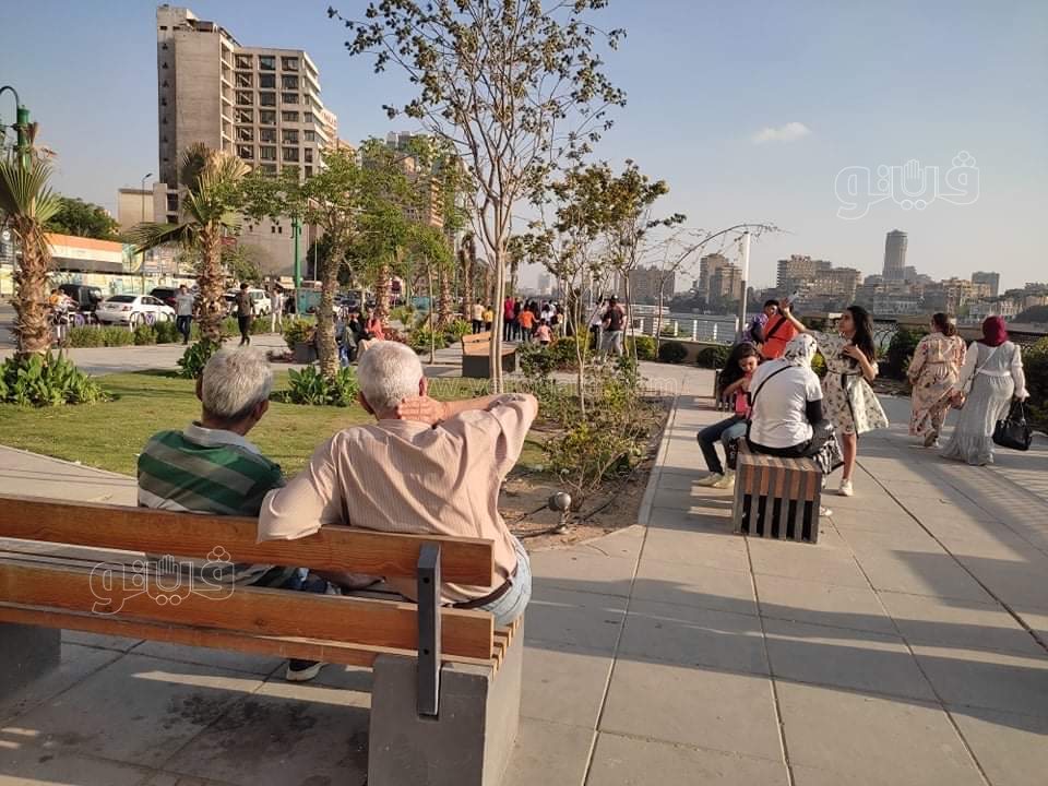 رغم ارتفاع درجة الحرارة.. زوار ممشى أهل مصر يودعون عيد الفطر على ضفاف النيل (3)