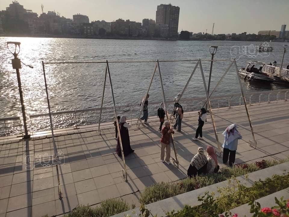 رغم ارتفاع درجة الحرارة.. زوار ممشى أهل مصر يودعون عيد الفطر على ضفاف النيل (7)