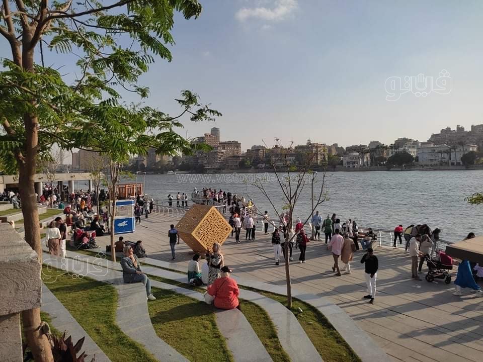 رغم ارتفاع درجة الحرارة.. زوار ممشى أهل مصر يودعون عيد الفطر على ضفاف النيل (10)