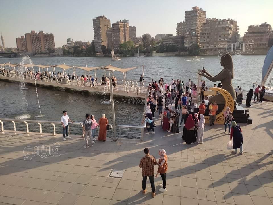 رغم ارتفاع درجة الحرارة.. زوار ممشى أهل مصر يودعون عيد الفطر على ضفاف النيل (11)