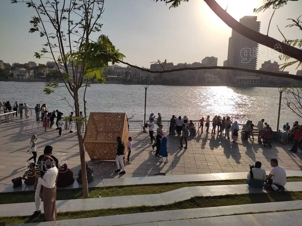 رغم ارتفاع درجة الحرارة.. زوار ممشى أهل مصر يودعون عيد الفطر على ضفاف النيل (12)