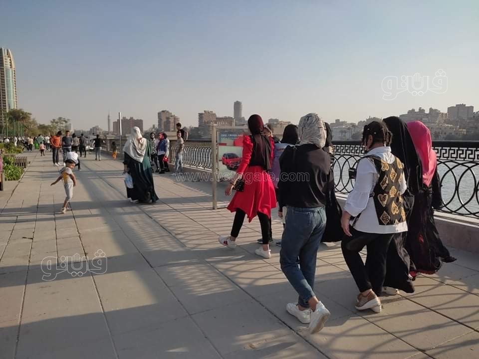 رغم ارتفاع درجة الحرارة.. زوار ممشى أهل مصر يودعون عيد الفطر على ضفاف النيل (13)