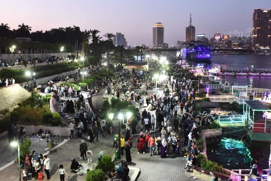 ١٢ صورة ترصد وداع المصريون لعيد الفطر على كورنيش النيل (11)