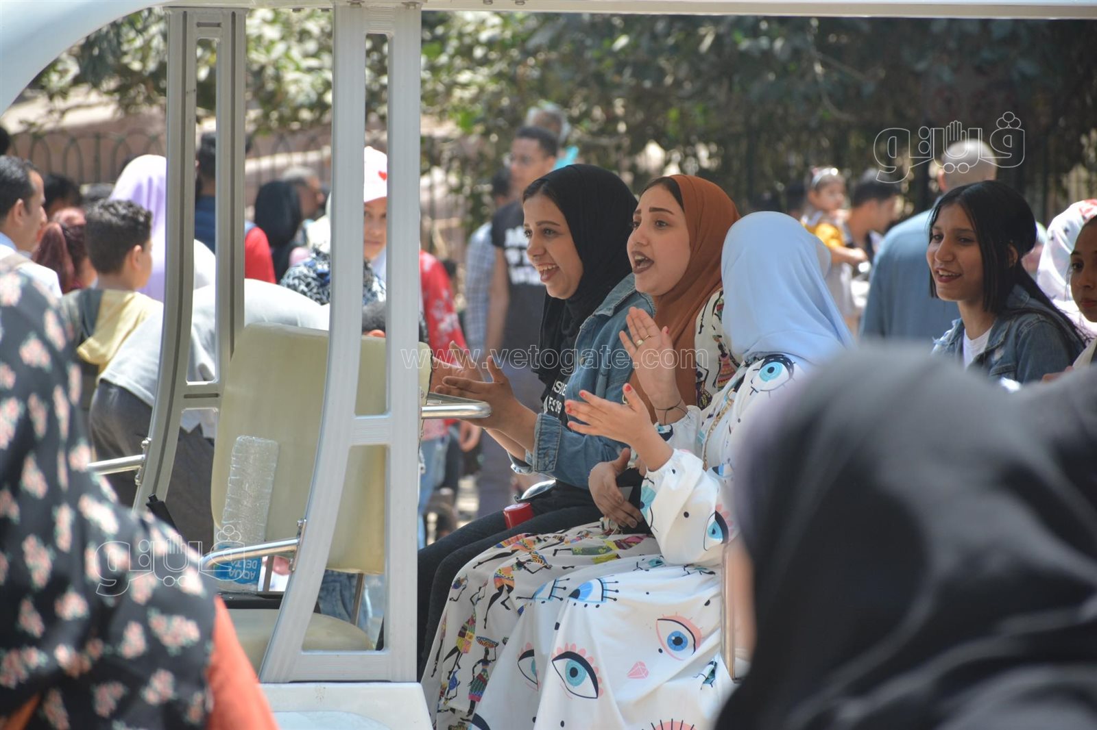 إقبال كبير على حديقة الحيوان (3)