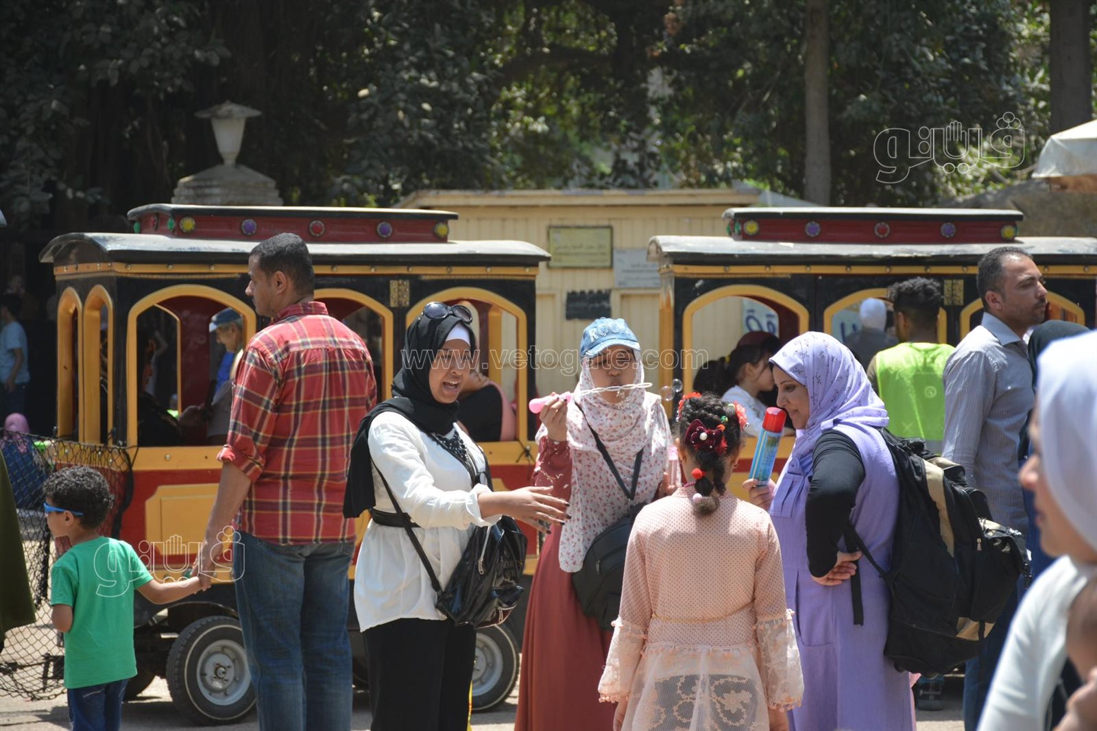 إقبال كبير على حديقة الحيوان (10)