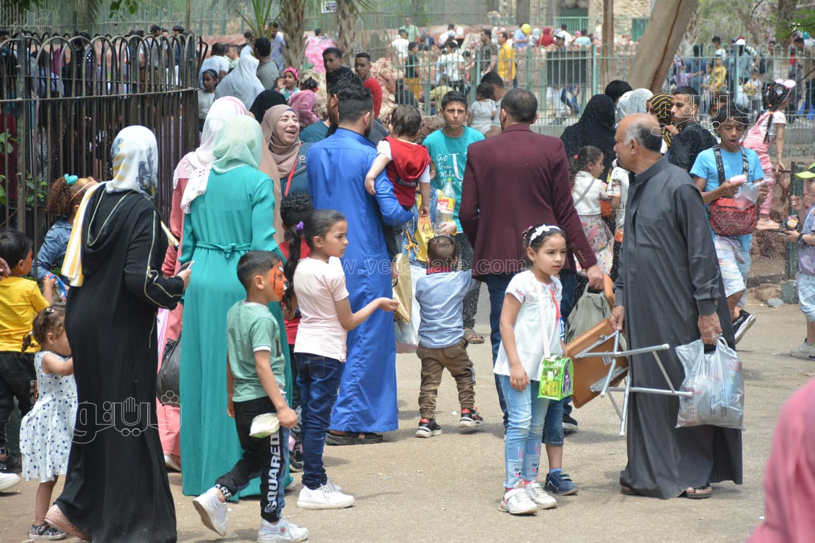 إقبال كبير على حديقة الحيوان (13)