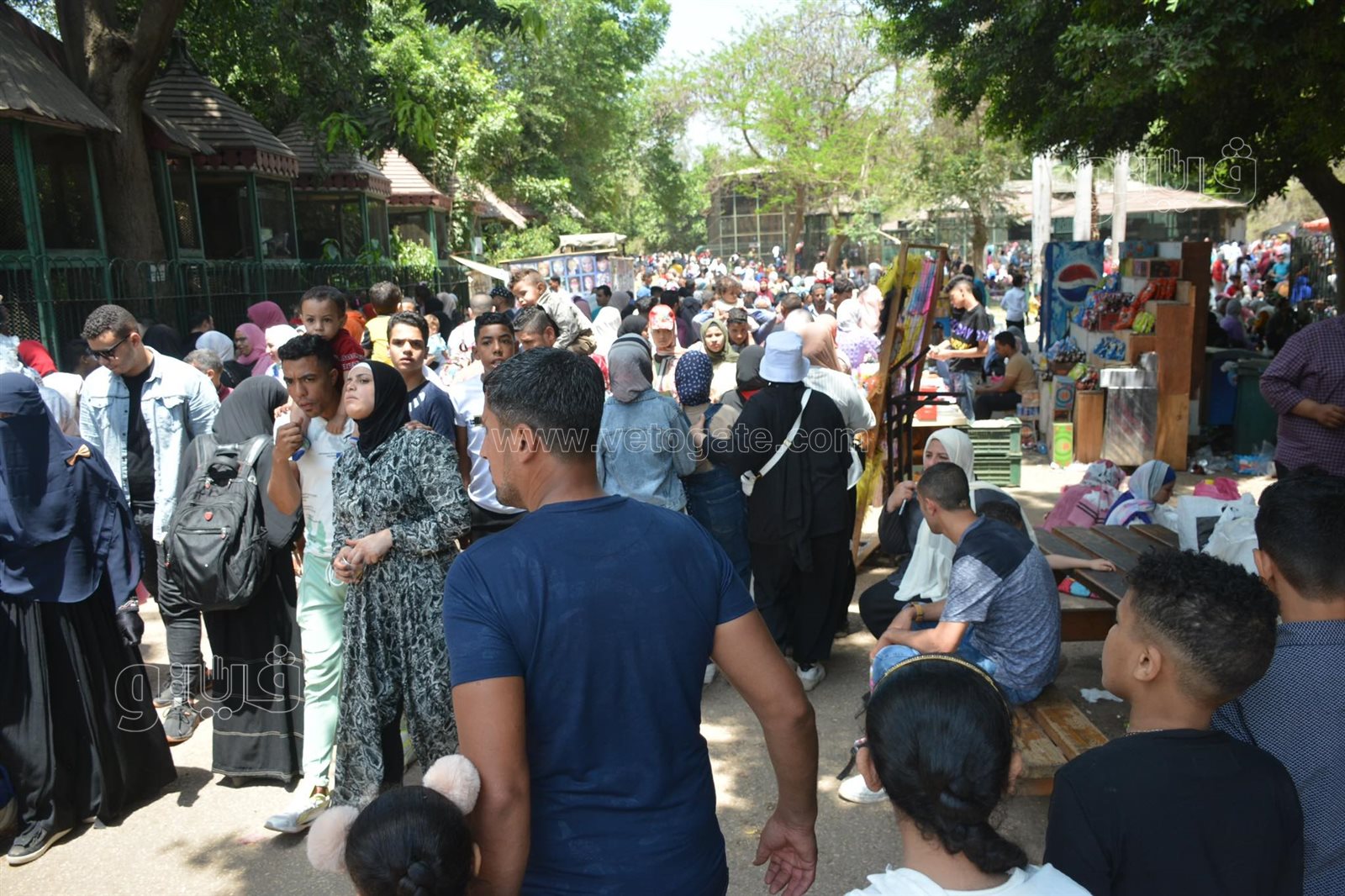 إقبال كبير على حديقة الحيوان (32)