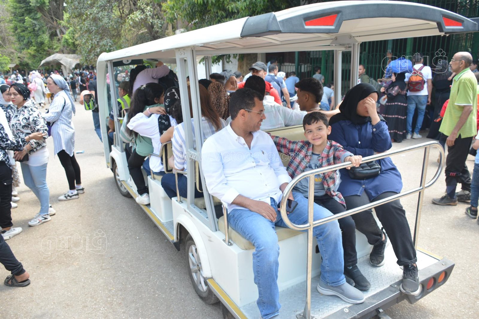 إقبال كبير على حديقة الحيوان (39)