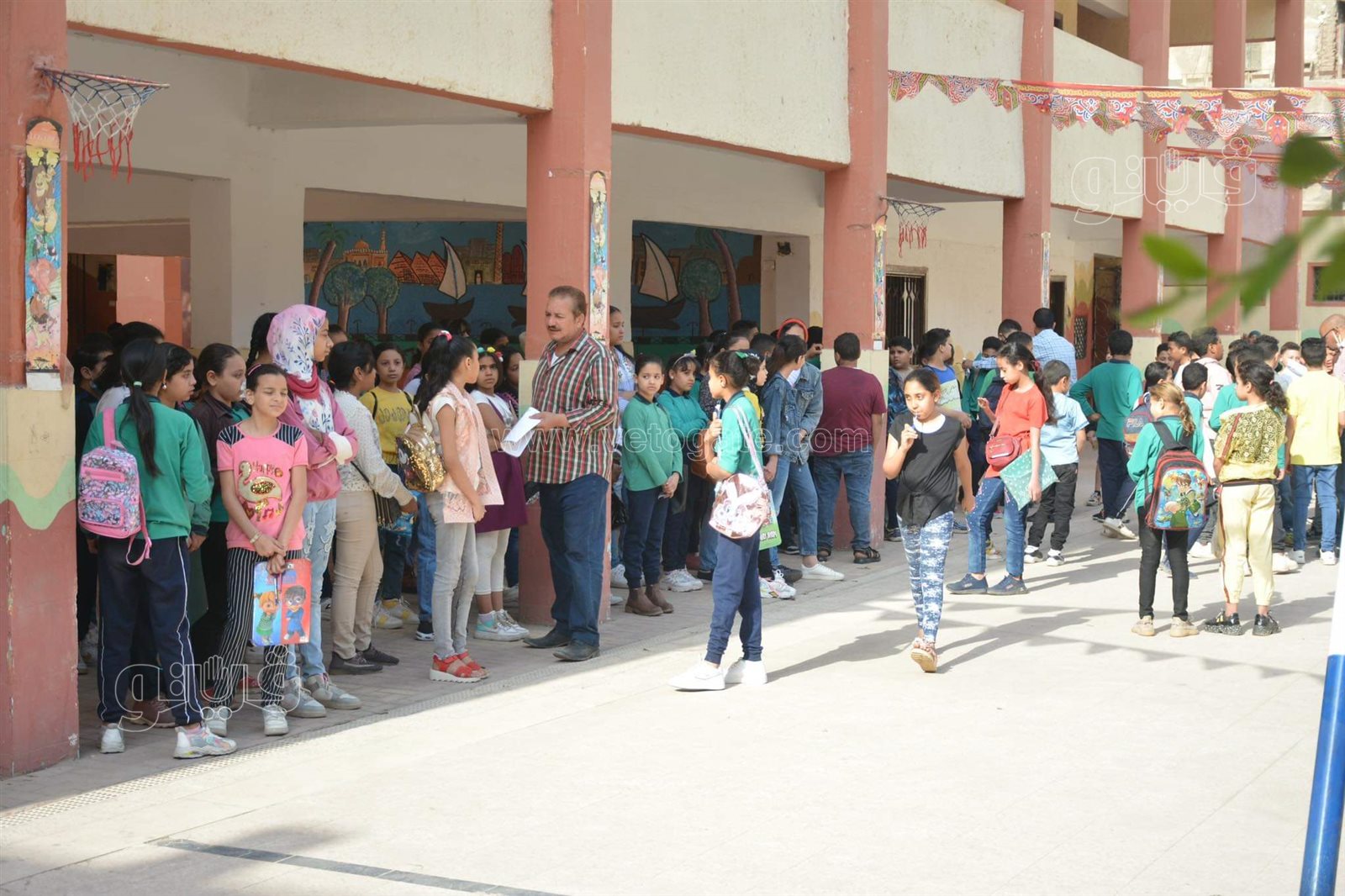 توافد تلاميذ الصف الخامس والسادس الابتدائي على لجان ميت عقبة بالجيزة (5)