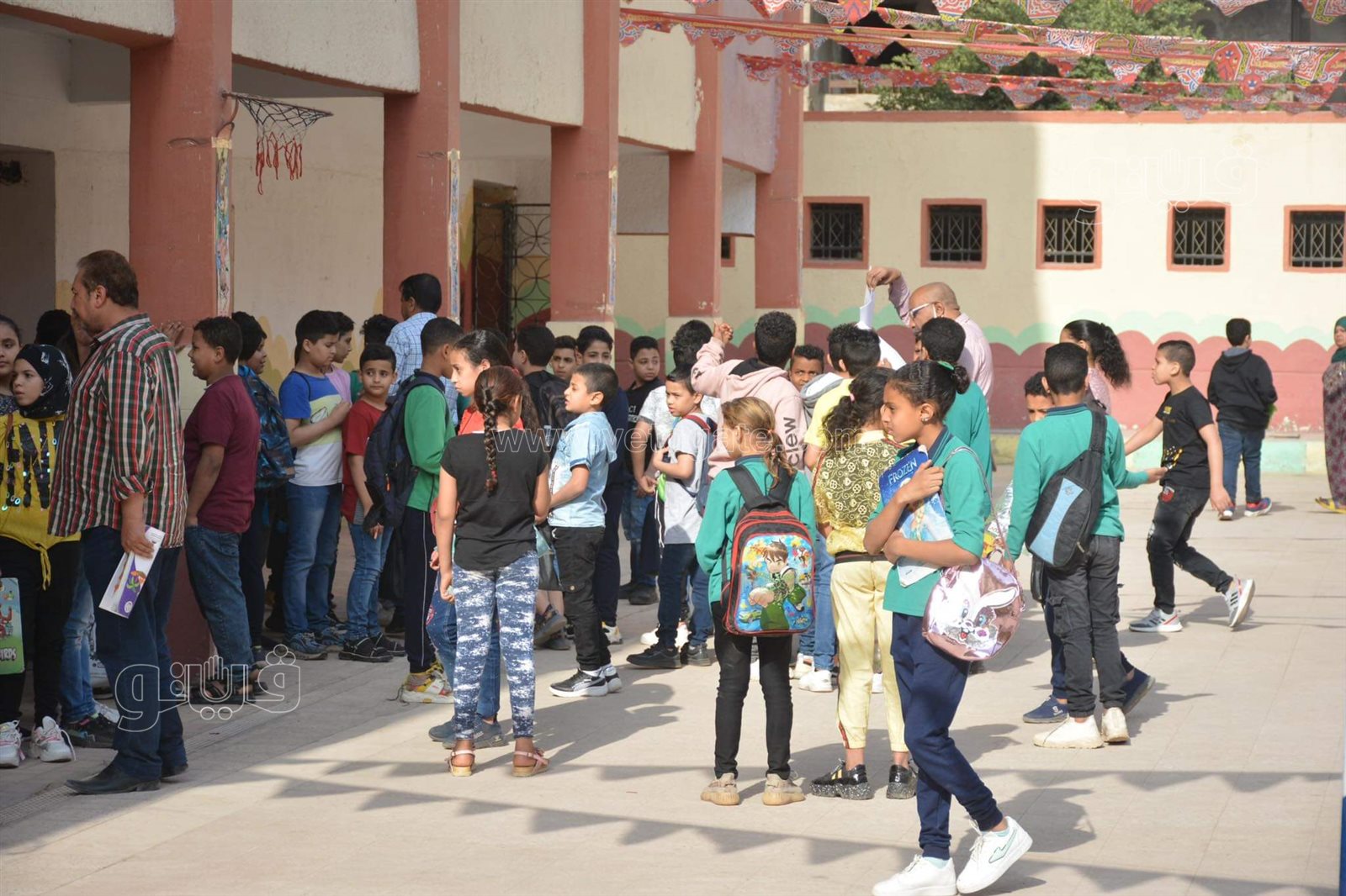 توافد تلاميذ الصف الخامس والسادس الابتدائي على لجان ميت عقبة بالجيزة (8)