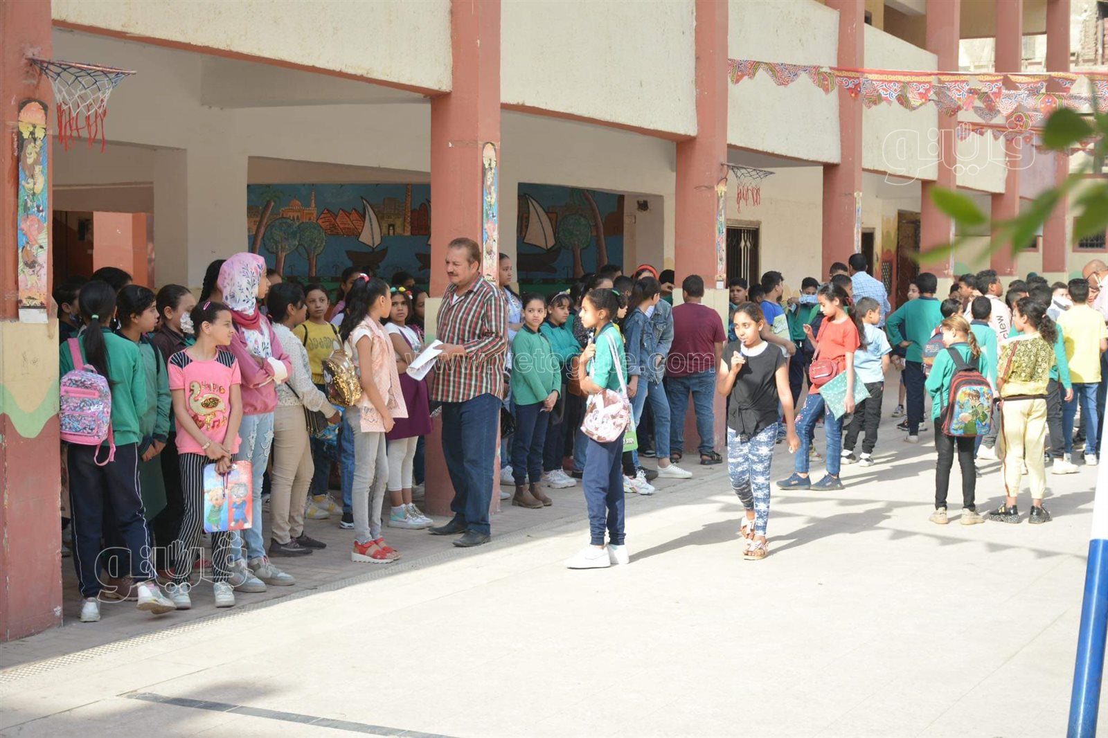 توافد تلاميذ الصف الخامس والسادس الابتدائي على لجان ميت عقبة بالجيزة (10)