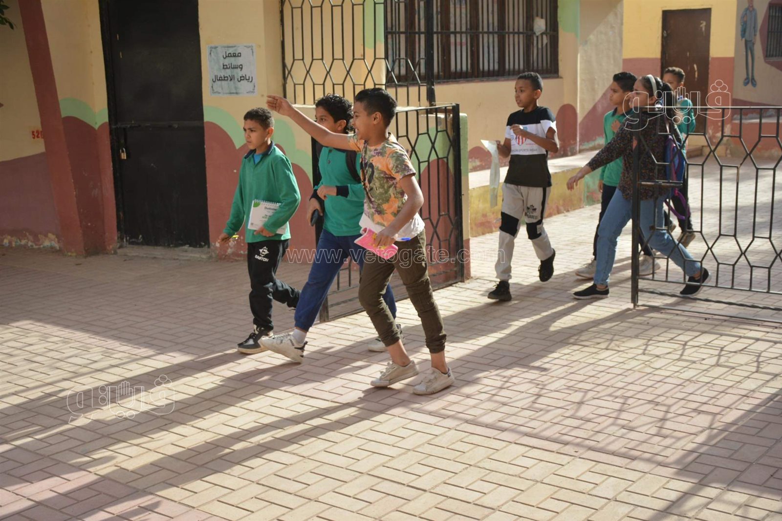 توافد تلاميذ الصف الخامس والسادس الابتدائي على لجان ميت عقبة بالجيزة (24)