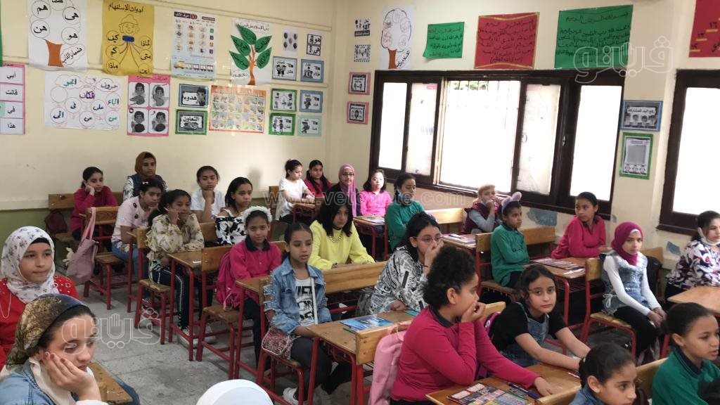 من داخل اللجان.. طلاب رابعة ابتدائي يؤدون امتحان اللغة العربية (12)