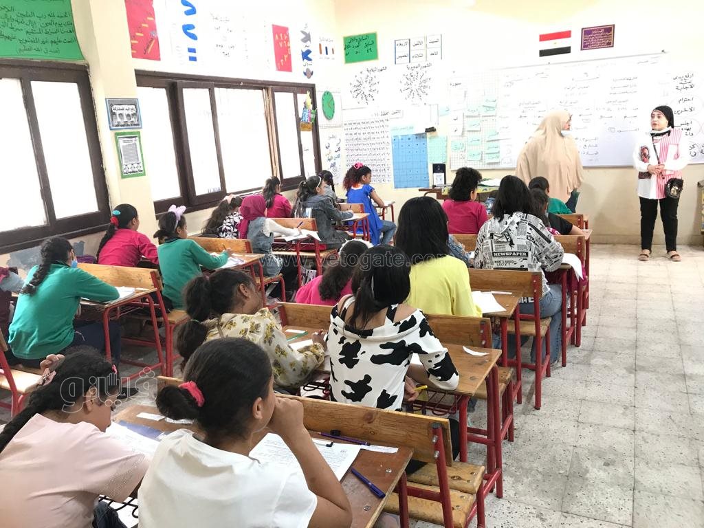 من داخل اللجان.. طلاب رابعة ابتدائي يؤدون امتحان اللغة العربية (7)