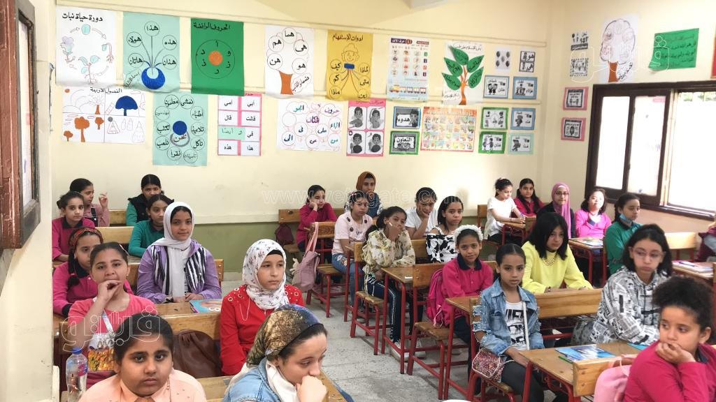 من داخل اللجان.. طلاب رابعة ابتدائي يؤدون امتحان اللغة العربية (10)