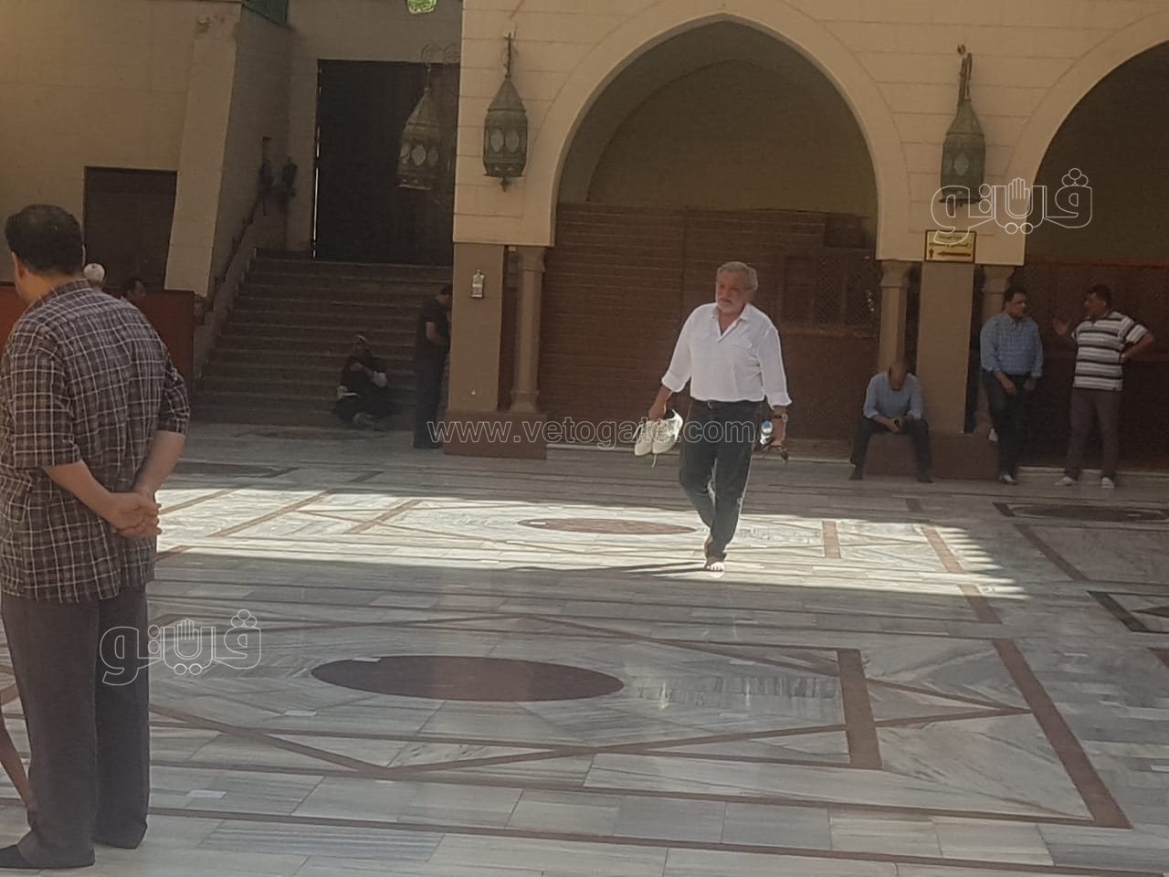 تشييع جثمان والد محسن منصور من مسجد السيدة نفسية (6)