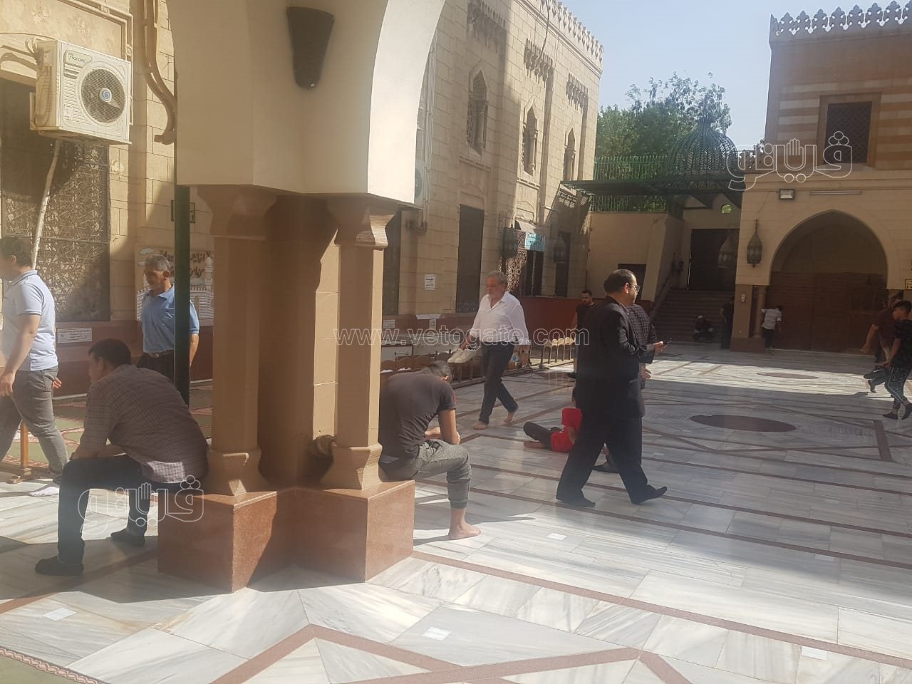 تشييع جثمان والد محسن منصور من مسجد السيدة نفسية (7)