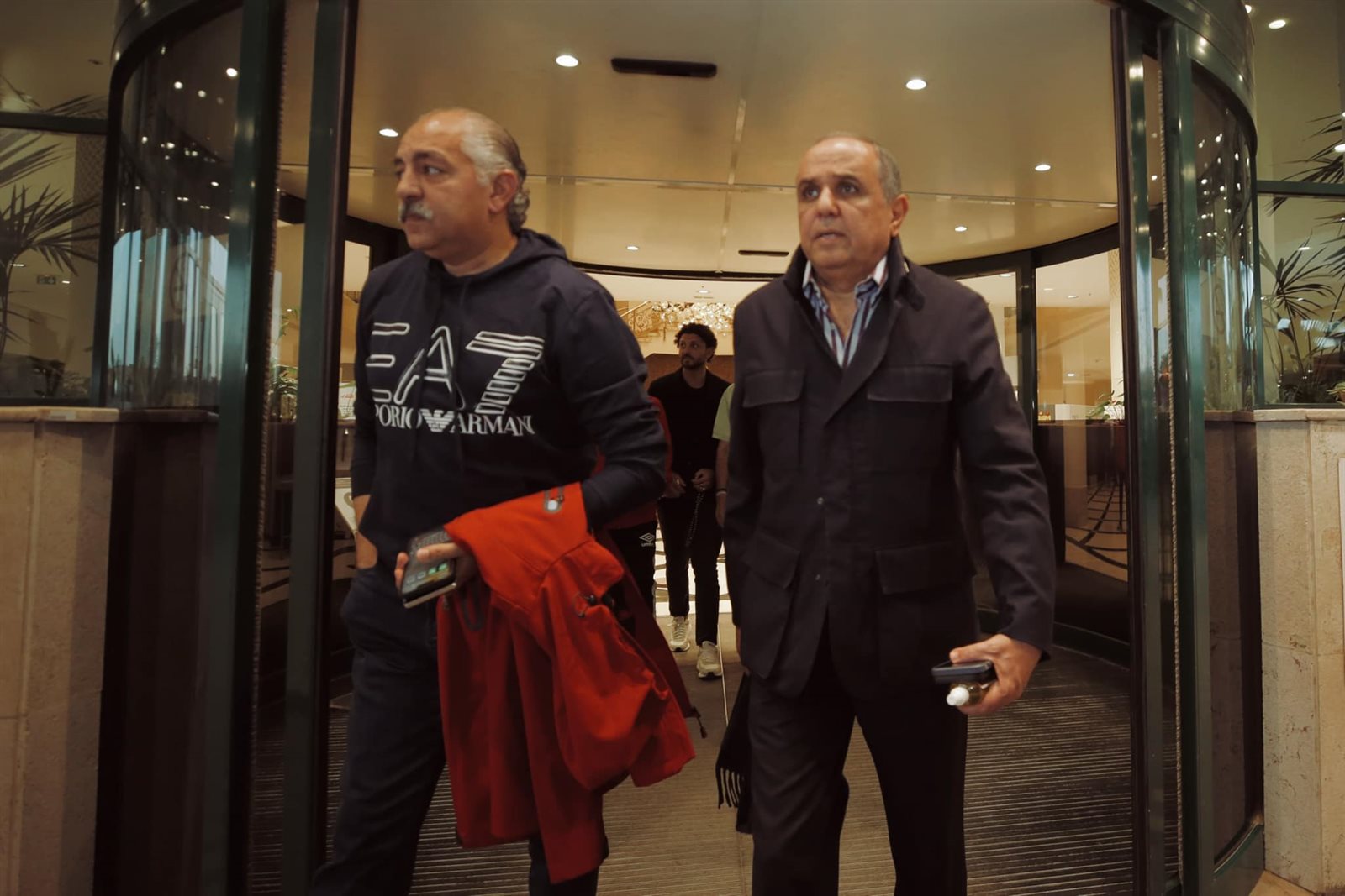 الأهلي يغادر فندق الإقامة لخوض مرانه الأول بالجزائر (3)