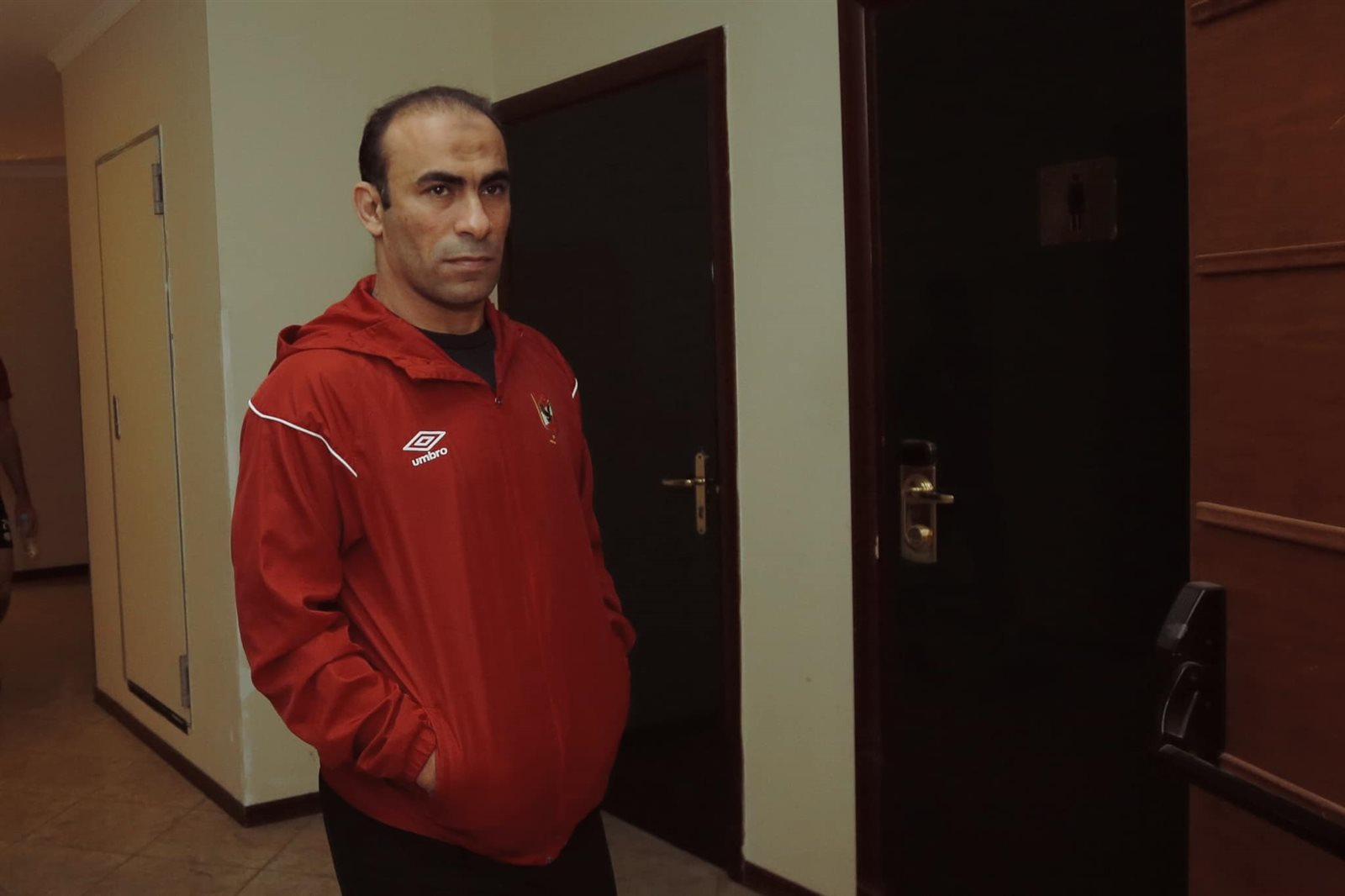 الأهلي يغادر فندق الإقامة لخوض مرانه الأول بالجزائر (4)