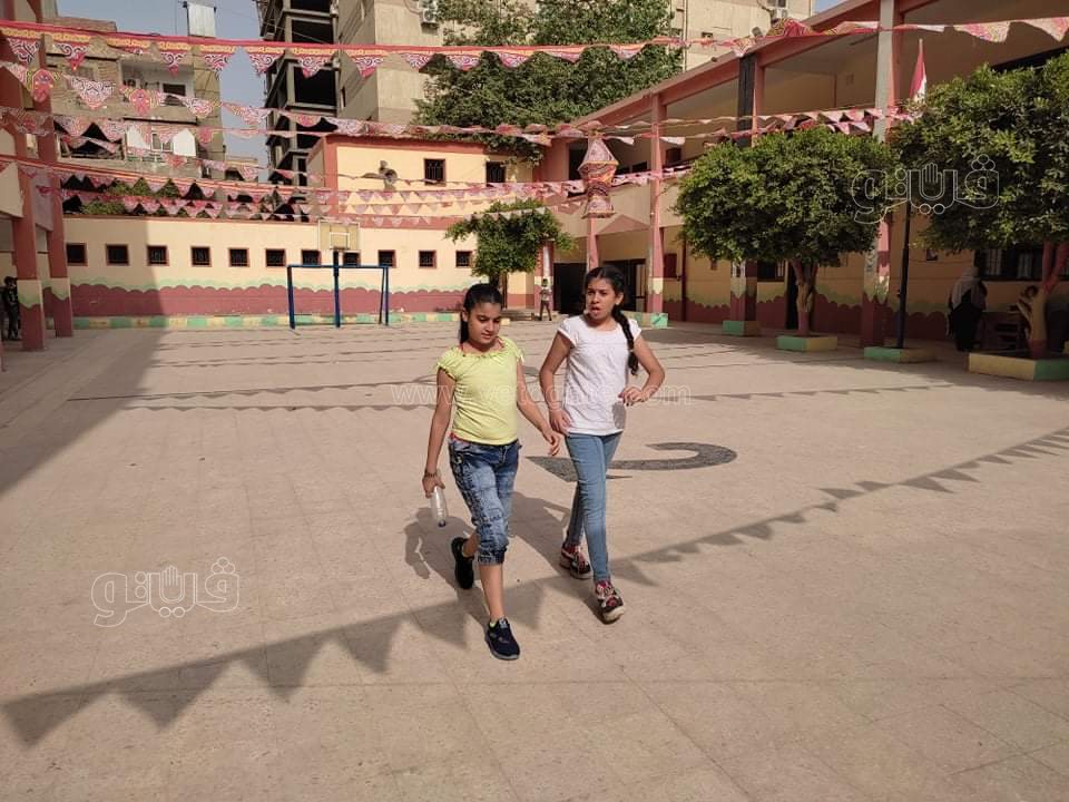 توافد طلاب رابعة ابتدائى على لجان الجيزة لأداء امتحان الرياضيات (4)