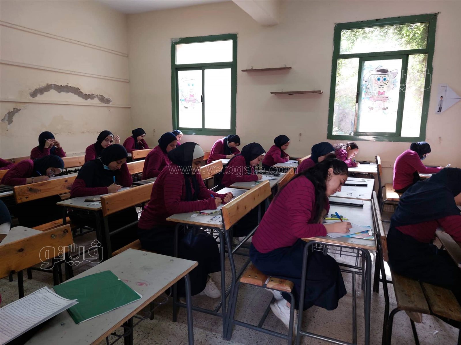 توزيع ورقة المفاهيم على طلاب الصف الثاني الثانوي (2)