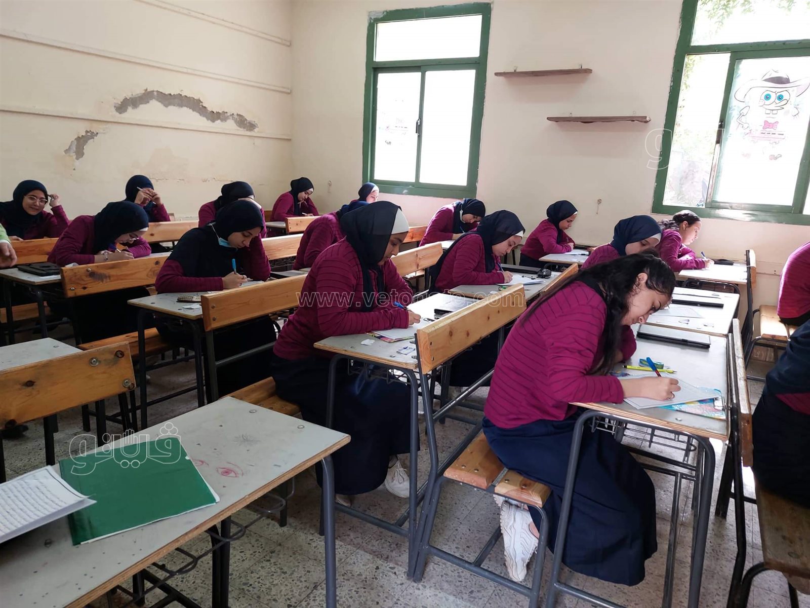 توزيع ورقة المفاهيم على طلاب الصف الثاني الثانوي (4)