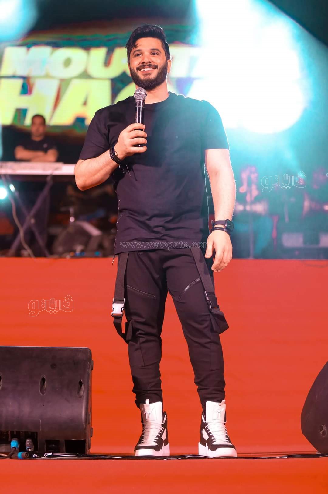 .احمد سعد ومصطفى حجاج يشعلون حفل الجامعه البريطانية بالشروق (1)