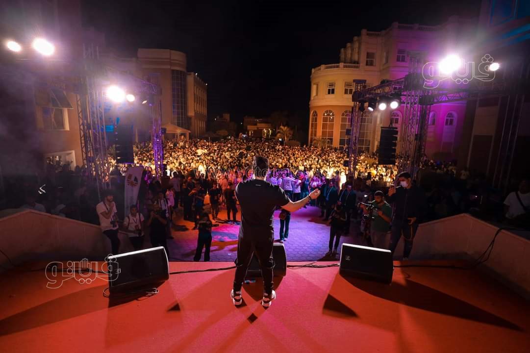 .احمد سعد ومصطفى حجاج يشعلون حفل الجامعه البريطانية بالشروق (2)