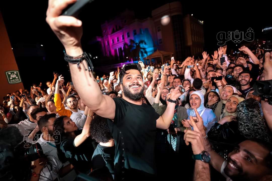 .احمد سعد ومصطفى حجاج يشعلون حفل الجامعه البريطانية بالشروق (6)