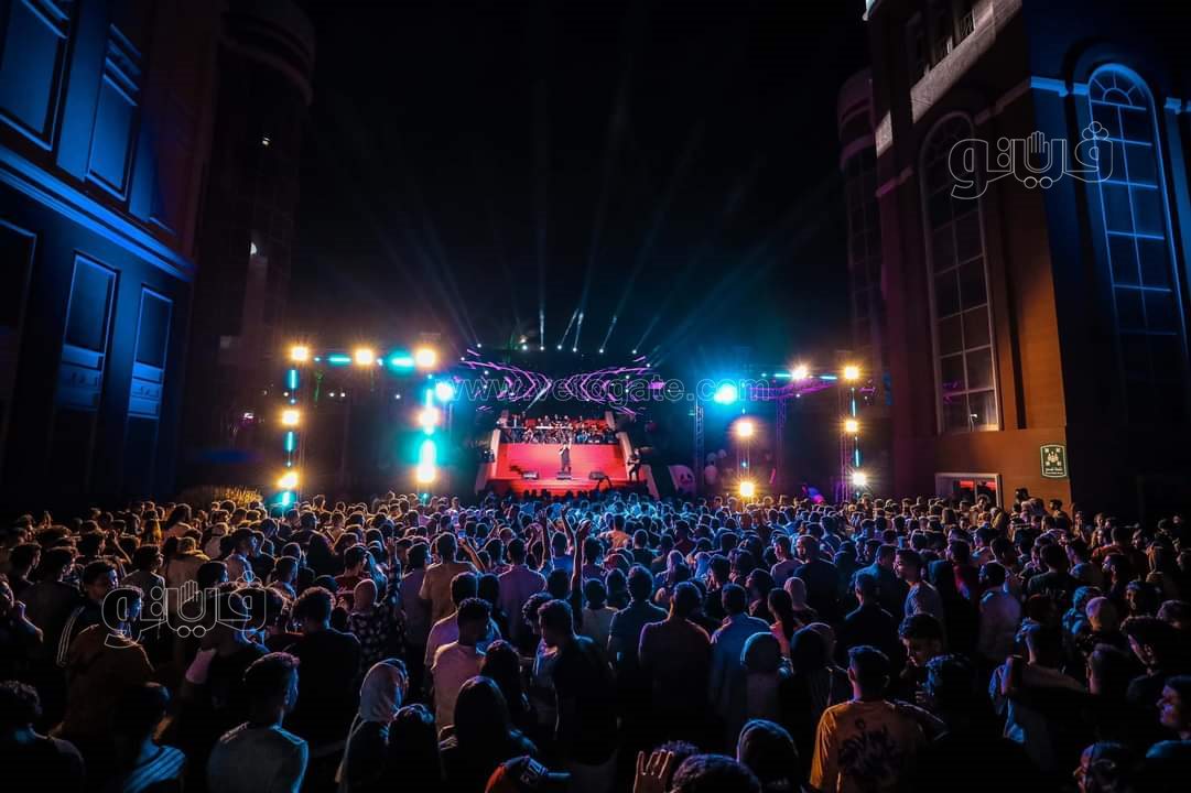 .احمد سعد ومصطفى حجاج يشعلون حفل الجامعه البريطانية بالشروق (7)