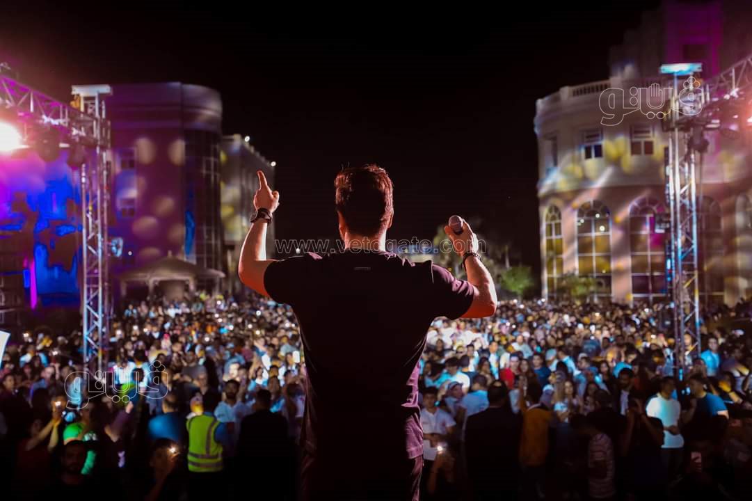 .احمد سعد ومصطفى حجاج يشعلون حفل الجامعه البريطانية بالشروق (8)