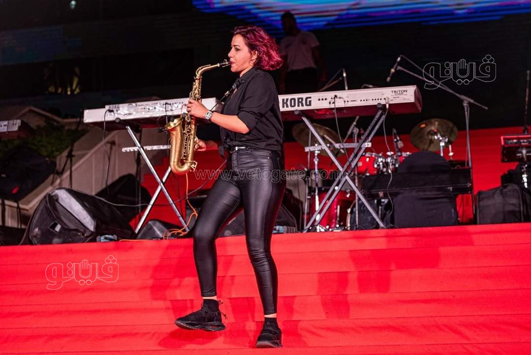 .احمد سعد ومصطفى حجاج يشعلون حفل الجامعه البريطانية بالشروق (12)