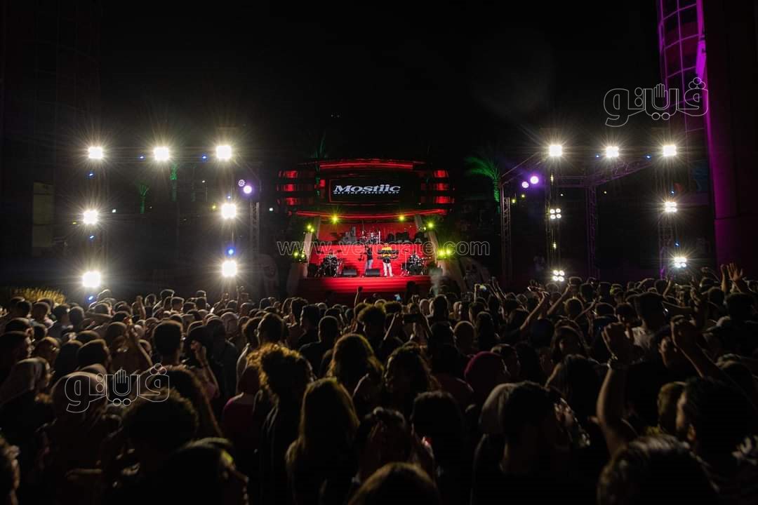 .احمد سعد ومصطفى حجاج يشعلون حفل الجامعه البريطانية بالشروق (14)