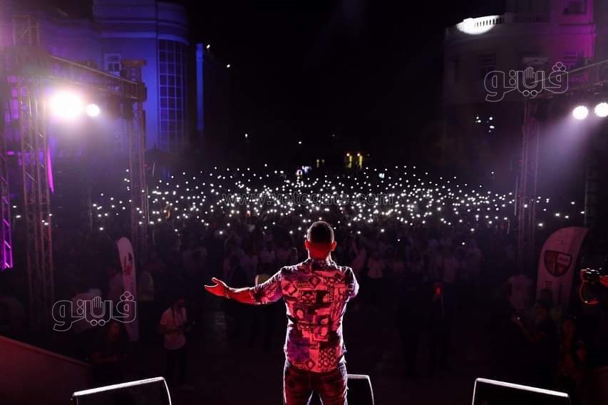 .احمد سعد ومصطفى حجاج يشعلون حفل الجامعه البريطانية بالشروق (15)