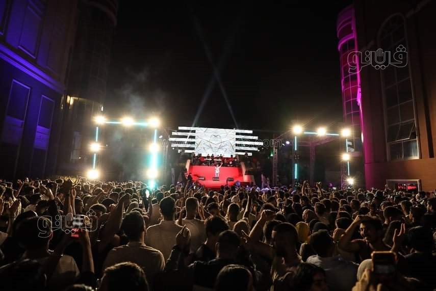 .احمد سعد ومصطفى حجاج يشعلون حفل الجامعه البريطانية بالشروق (19)