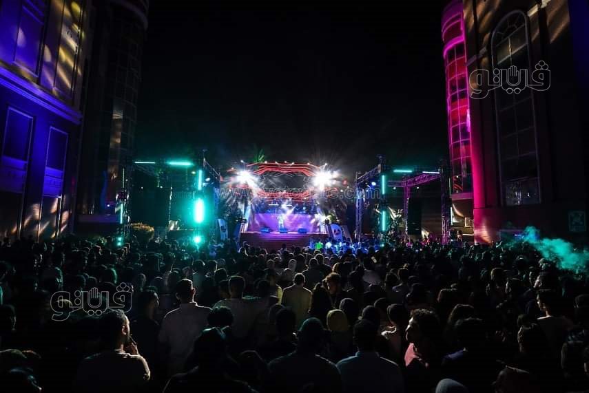 .احمد سعد ومصطفى حجاج يشعلون حفل الجامعه البريطانية بالشروق (23)