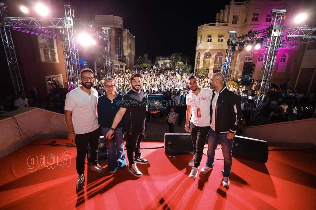 .احمد سعد ومصطفى حجاج يشعلون حفل الجامعه البريطانية بالشروق (24)