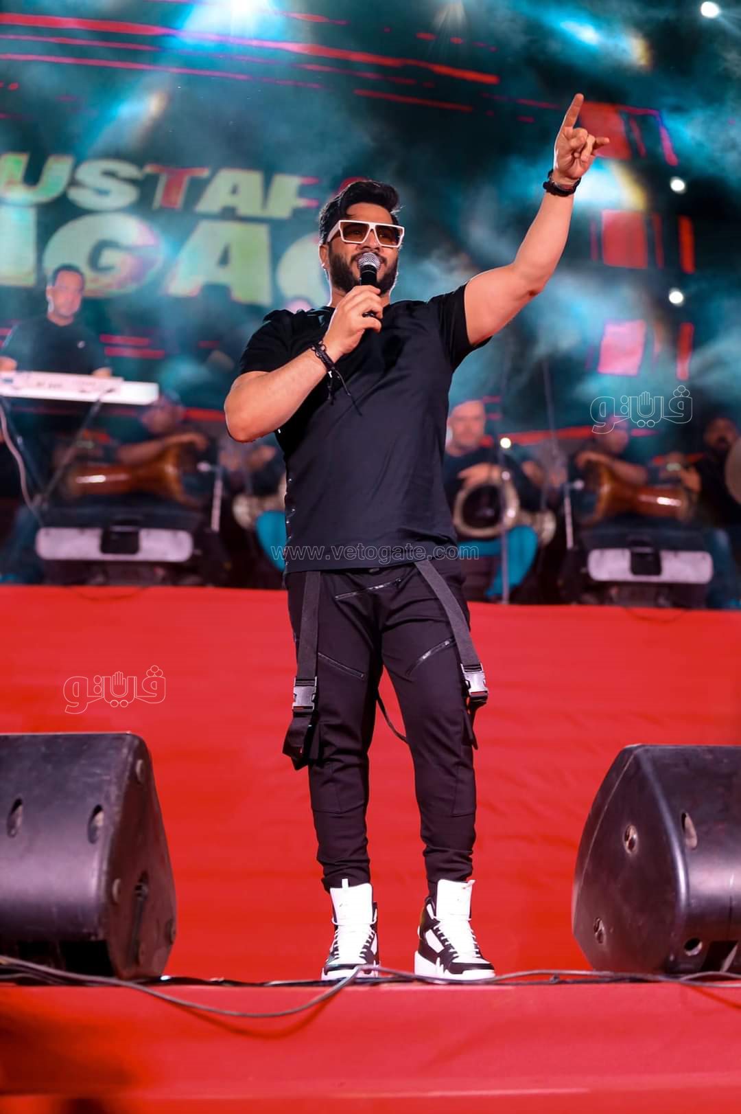 .احمد سعد ومصطفى حجاج يشعلون حفل الجامعه البريطانية بالشروق (34)