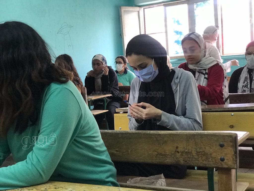 لحظة تأدية طلاب الشهادة الإعدادية امتحان اللغة العربية (2)