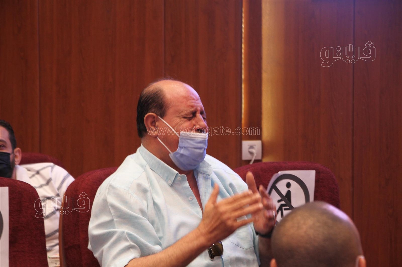 فائز بقرعة الحج بالقاهرة يسجد شكرًا لله (5)