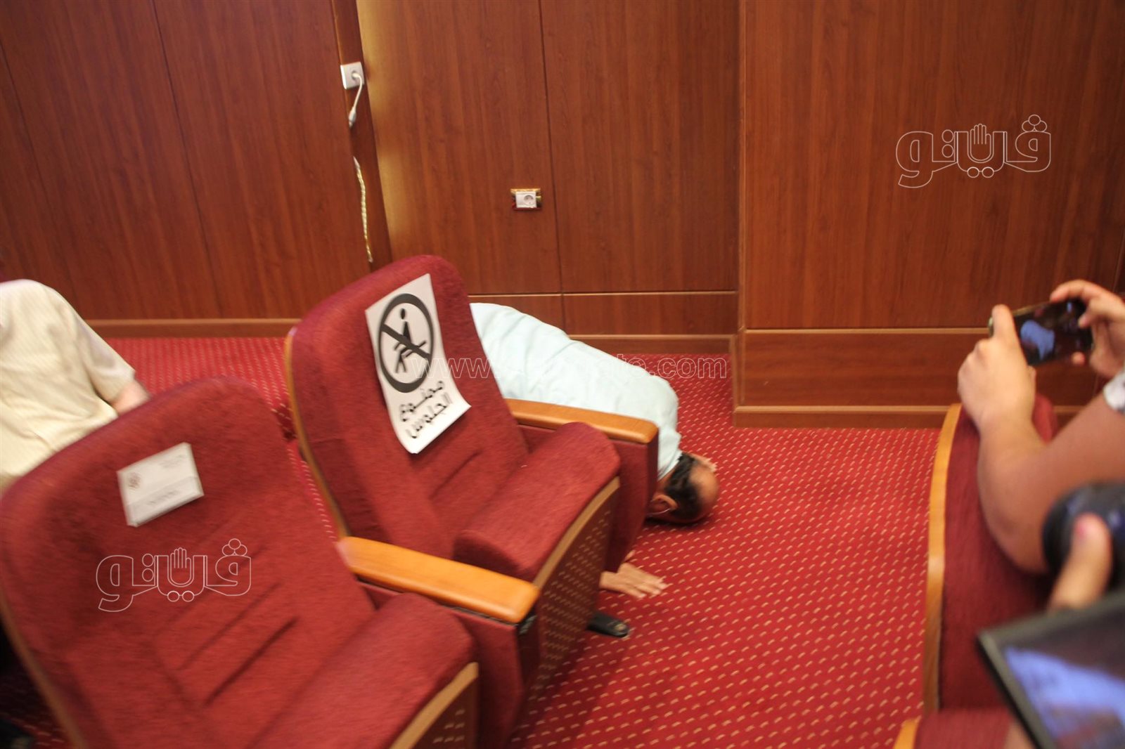 زغاريد وسجود شكرا لله.. رد فعل الفائزين بقرعة الحج بالقاهرة (11)