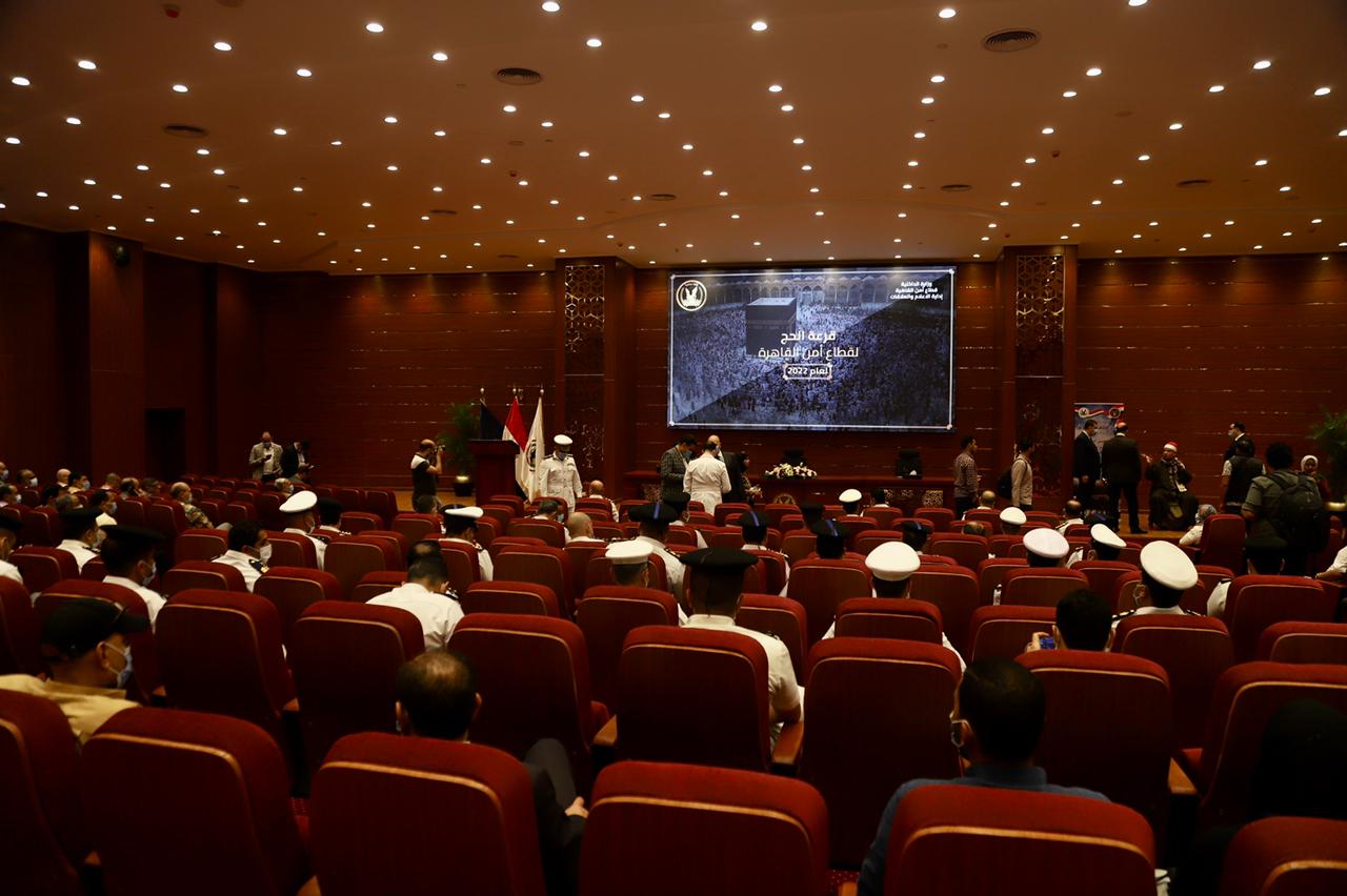 زغاريد وسجود شكرا لله.. رد فعل الفائزين بقرعة الحج بالقاهرة فيديو وصور (4)