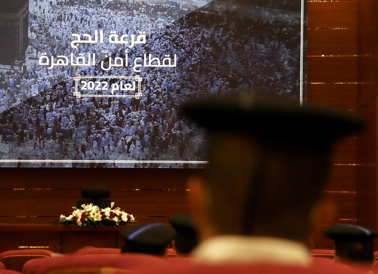 زغاريد وسجود شكرا لله.. رد فعل الفائزين بقرعة الحج بالقاهرة فيديو وصور (5)